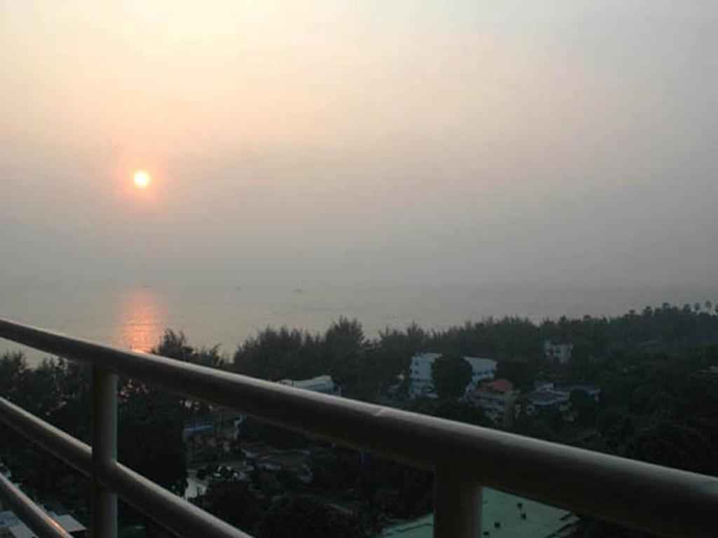 View Talay 5C Apartment Pattaya Bagian luar foto